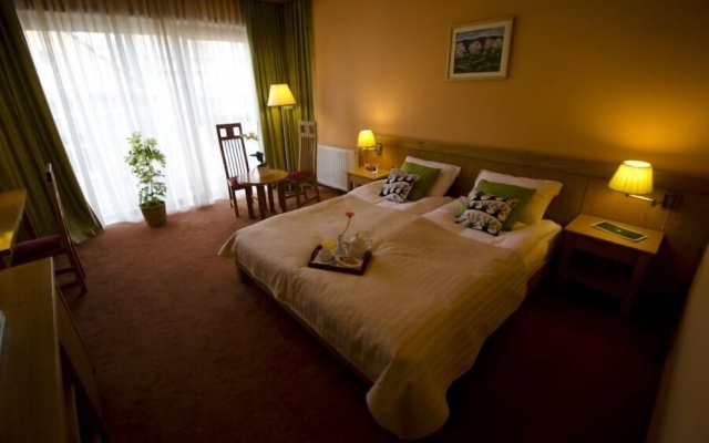 Hotel Restaurant Gondűző