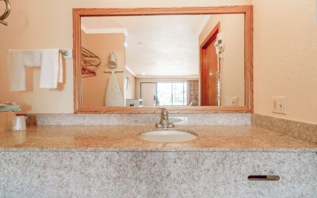 River Valley Motor Inn