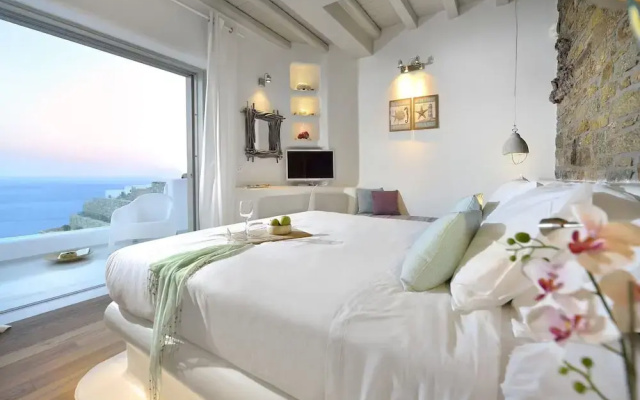 Coastal Retreat With Wellness