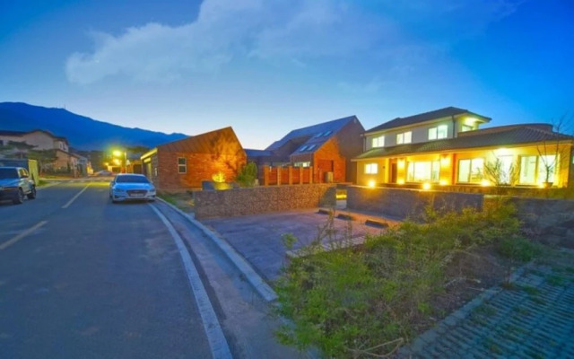 Jeonju Hosumaeul Dusilleene Pension