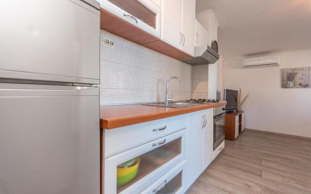 Beautiful Apartment in Nevidane With 1 Bedrooms and Wifi
