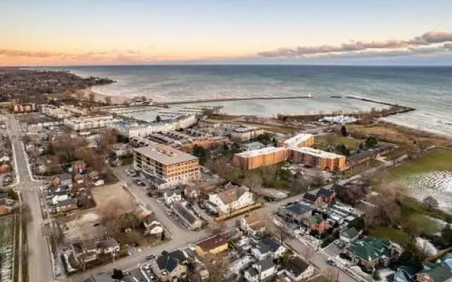 The Lakehurst Estate