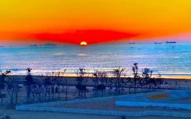 1 Minute Seaview Apartment