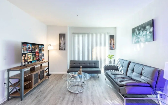 Modern 2br Apartment On Gordon St Hollywood 2 Bedroom Apts by RedAwning