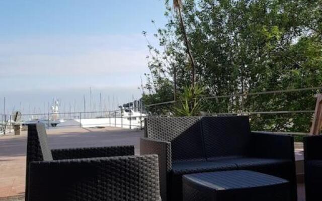 La Terrazza Apartment,a 50 mt dal mare