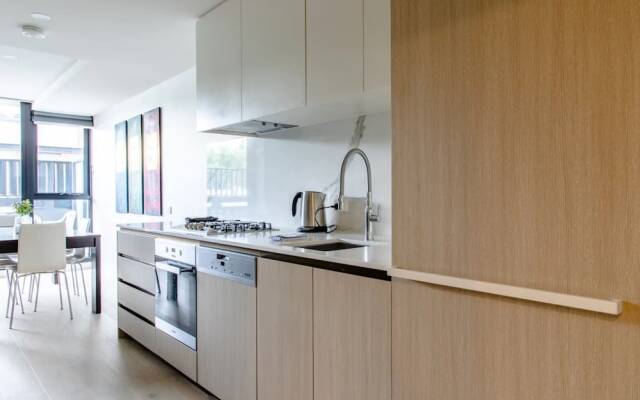 Modern 1 Bedroom Apartment in North Melbourne