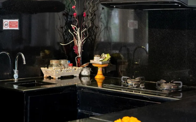 Serene 4br Seminyak Villa with Tropical