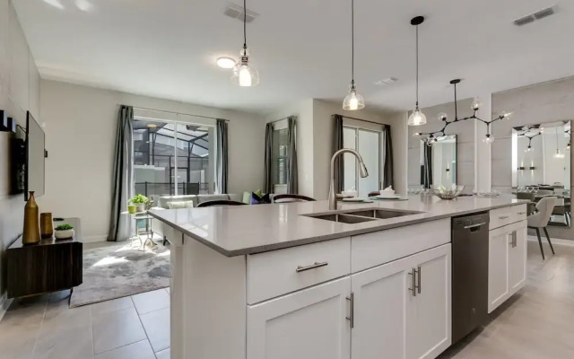 4bed 3Ba Storey Lake Home w. Pool