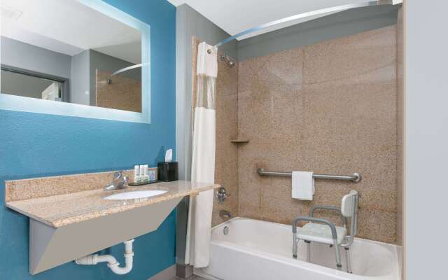 La Quinta Inn & Suites by Wyndham Decatur