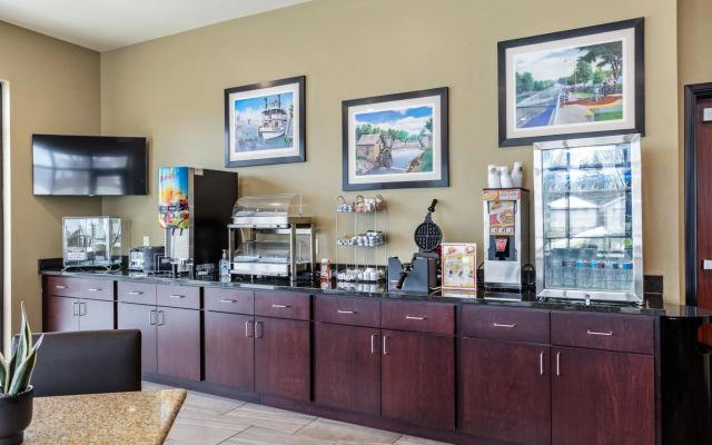 Cobblestone Hotel & Suites-Little Chute