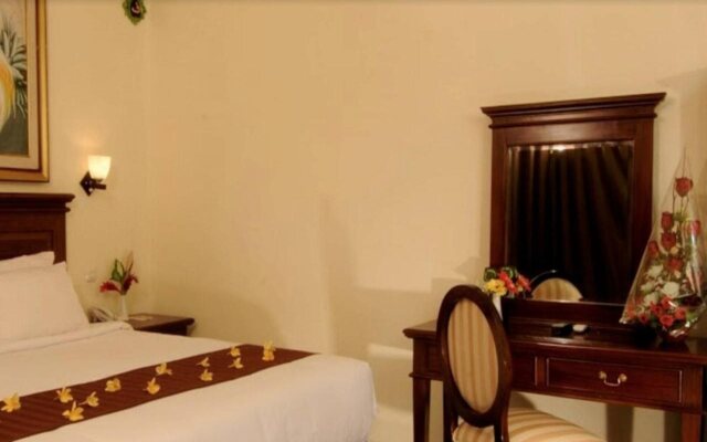 Yusro Hotel Restaurant & Convention