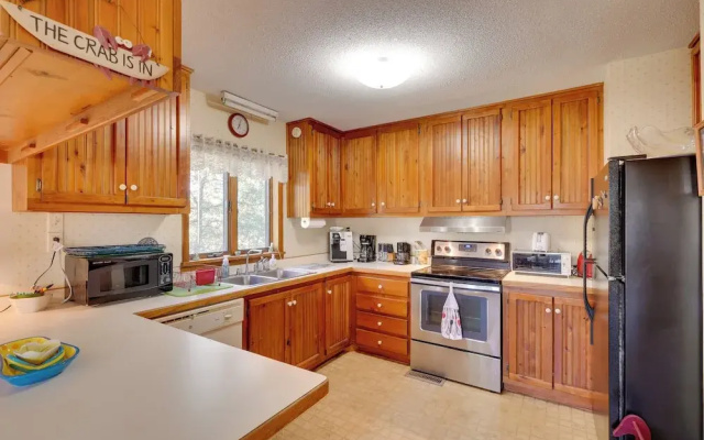 Spacious Kill Devil Hills Getaway w/ 3 Decks!