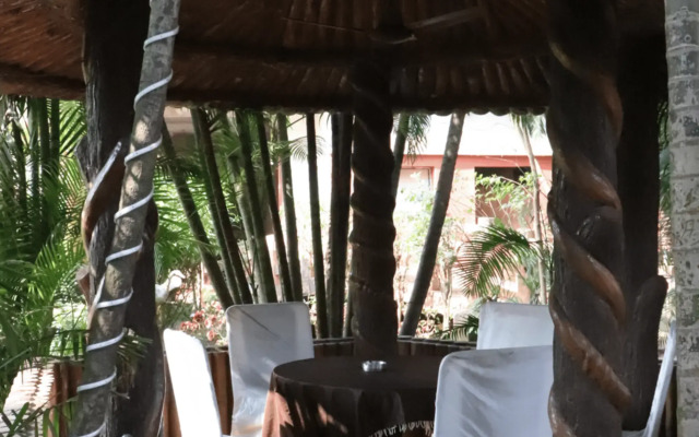 OYO 28157 Hotel Green Field