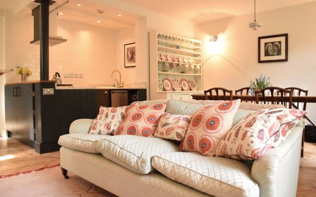 1 Bedroom Chelsea Flat With Communal Garden