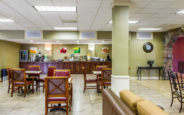 Motel 6 Opelika, AL
