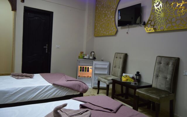 Comfort Pyramids Inn