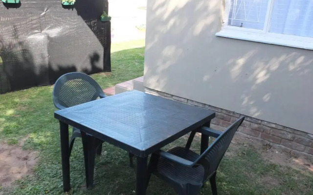 Heron Place sunny self-catering garden flatlet