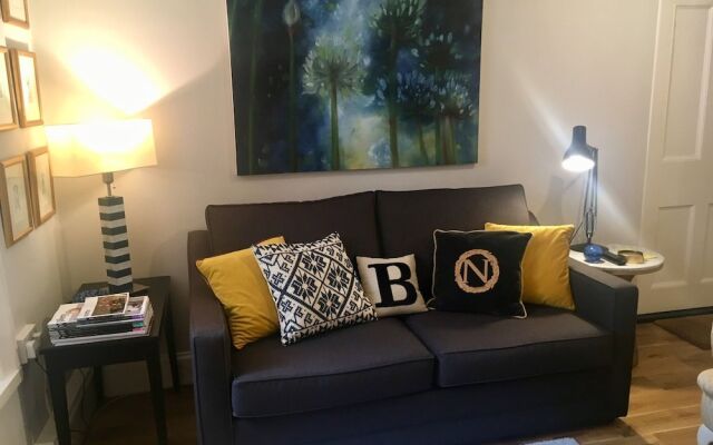 Beautiful 1BR in Historic St Aubin House