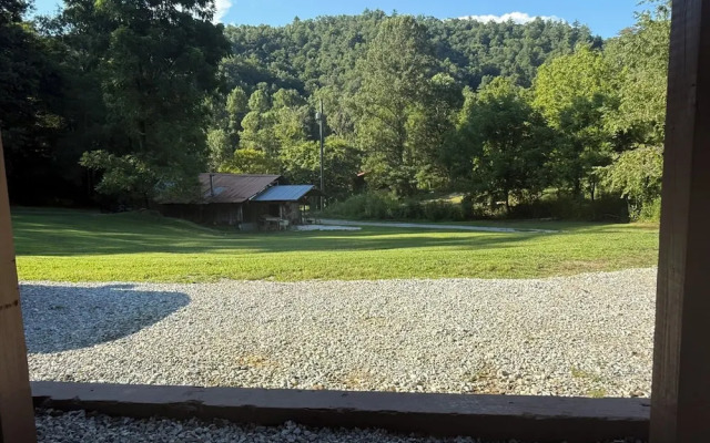 Cozy Dragon's Nest Cabin Retreat