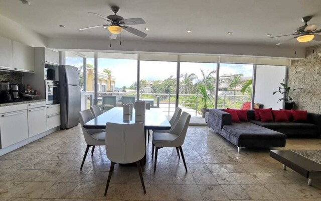 Magia Beachside Apartment by Bvr