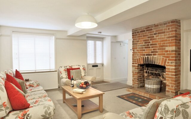 Stylish Holiday Home in Snape With Garden