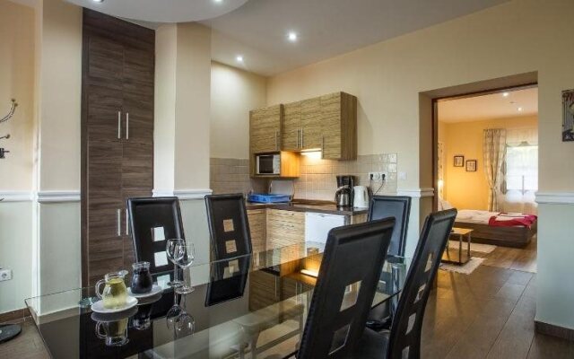 Nyirfa Apartmanház