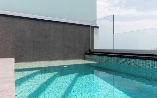 Luxury Townhouse with Pool & Ocean View