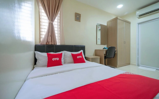 OYO 89831 Sri Sena Hotel