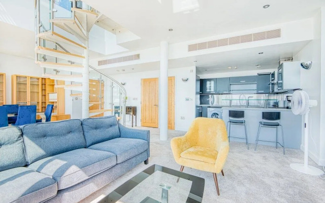 Jibbs Corner Penthouse Apartment