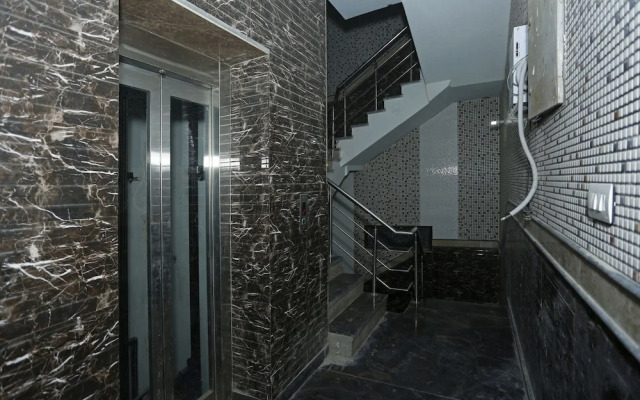 Capital O 8481 Le Tara Residency