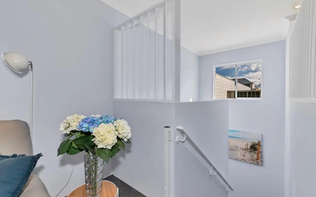 Studio 11 Mandurah Marina