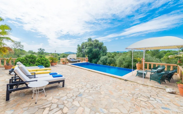 Can Canals in Art With 5 Bedrooms and 4 Bathrooms