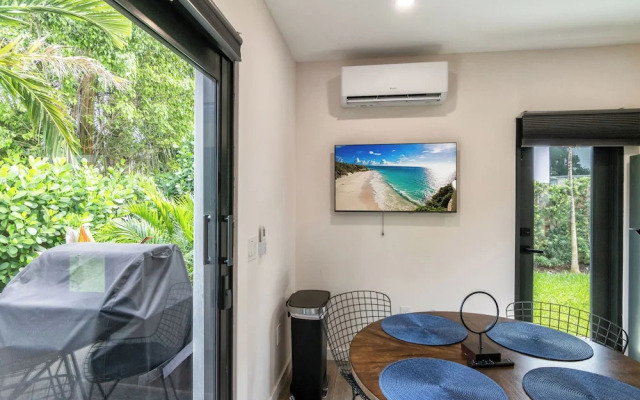 Palm Paradise Retreat Sleeps 4