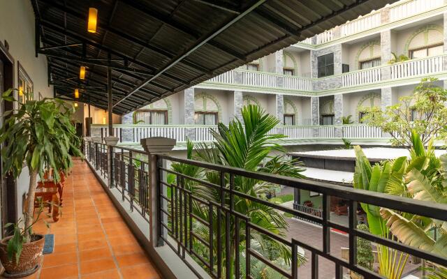 Reveal Courtyard in Reveal Angkor
