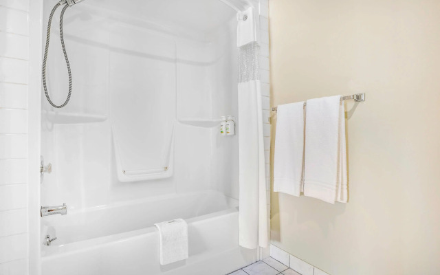 Days Inn by Wyndham Golden