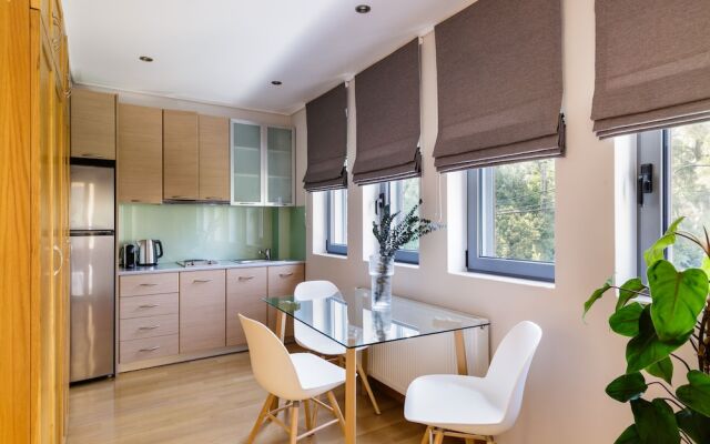 Eos Urban Villa by UPSTREET