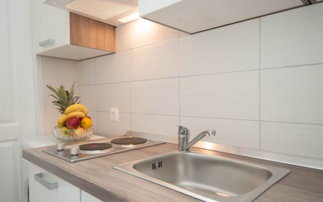 Apartments Tomic A8