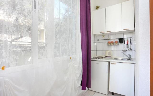 Apartments by the sea Makarska - 13222