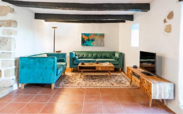 A 3bedroom country house, with pool close to beach