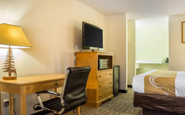 Woodland Inn & Suites