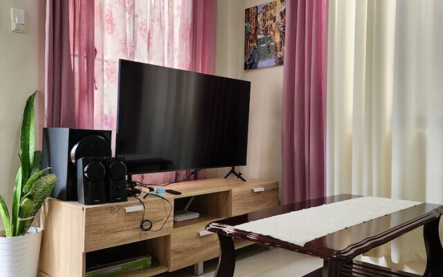 Serene 2BR Escape Poolside Bliss