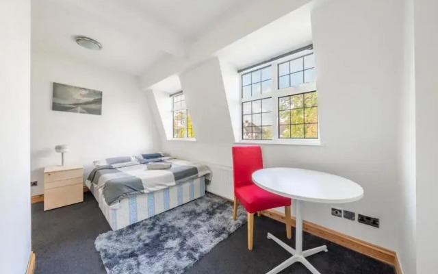 5-bed House - Sleeps 10 - Garden - Parking