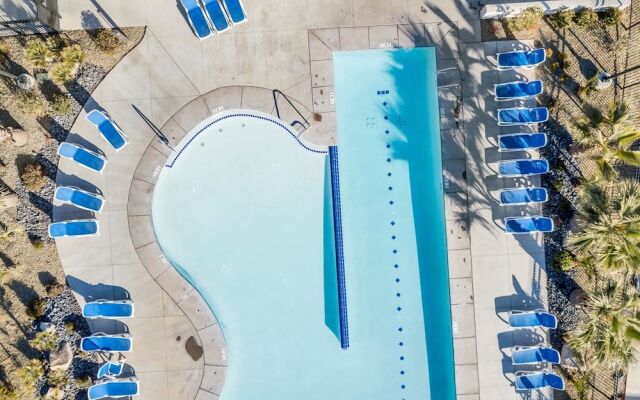 Desert Serenity 4 Bedroom Apts by RedAwning
