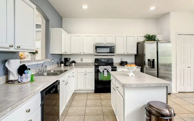 7BR Villa in Emerald Island w Resort Perks