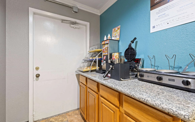 Days Inn by Wyndham Kenedy/Karnes City