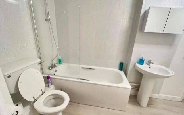 Spacious Flat with River View, 1A
