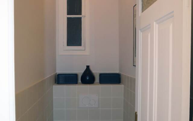 Annecy elegant downtown lakeview apartment