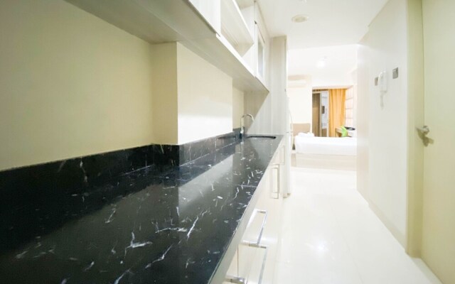 Nice And Elegant Studio Apartment At Warhol (W/R) Residence