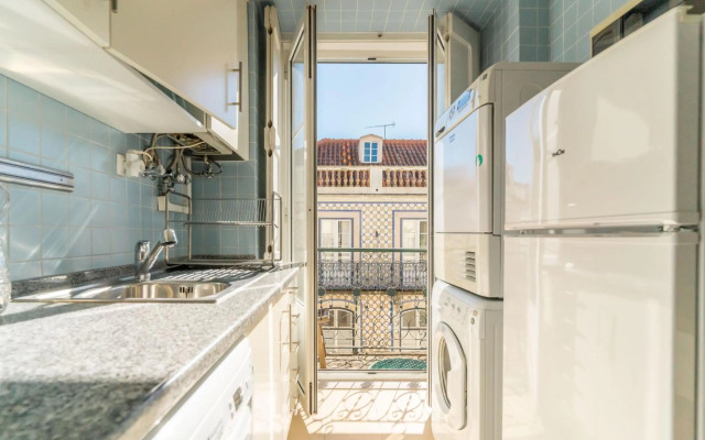 LV Premier Baixa PR2 Elevator City View Balcony