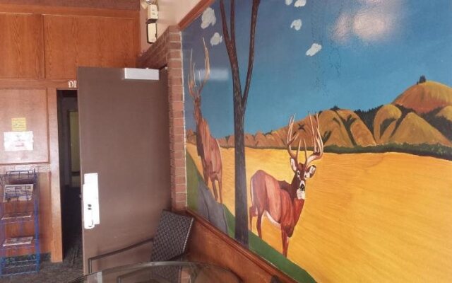 Maple Creek Motor Inn